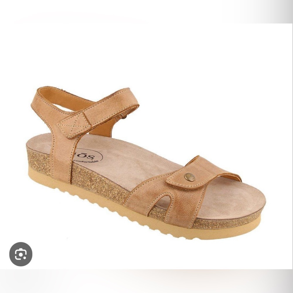 Taos Luvie sandals size 39 (8-8.5) in Tan leather.